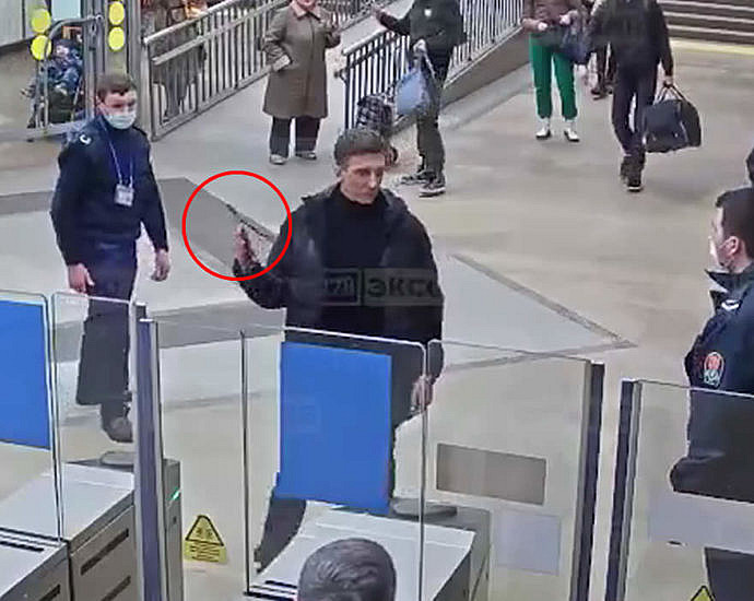 Subway knife attack St. Petersburg