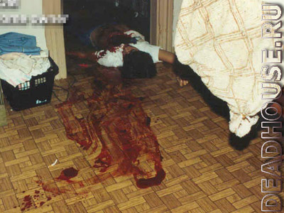 Corpse. Murder in the apartment