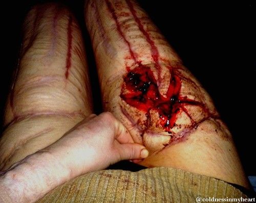 Legs in deep cuts