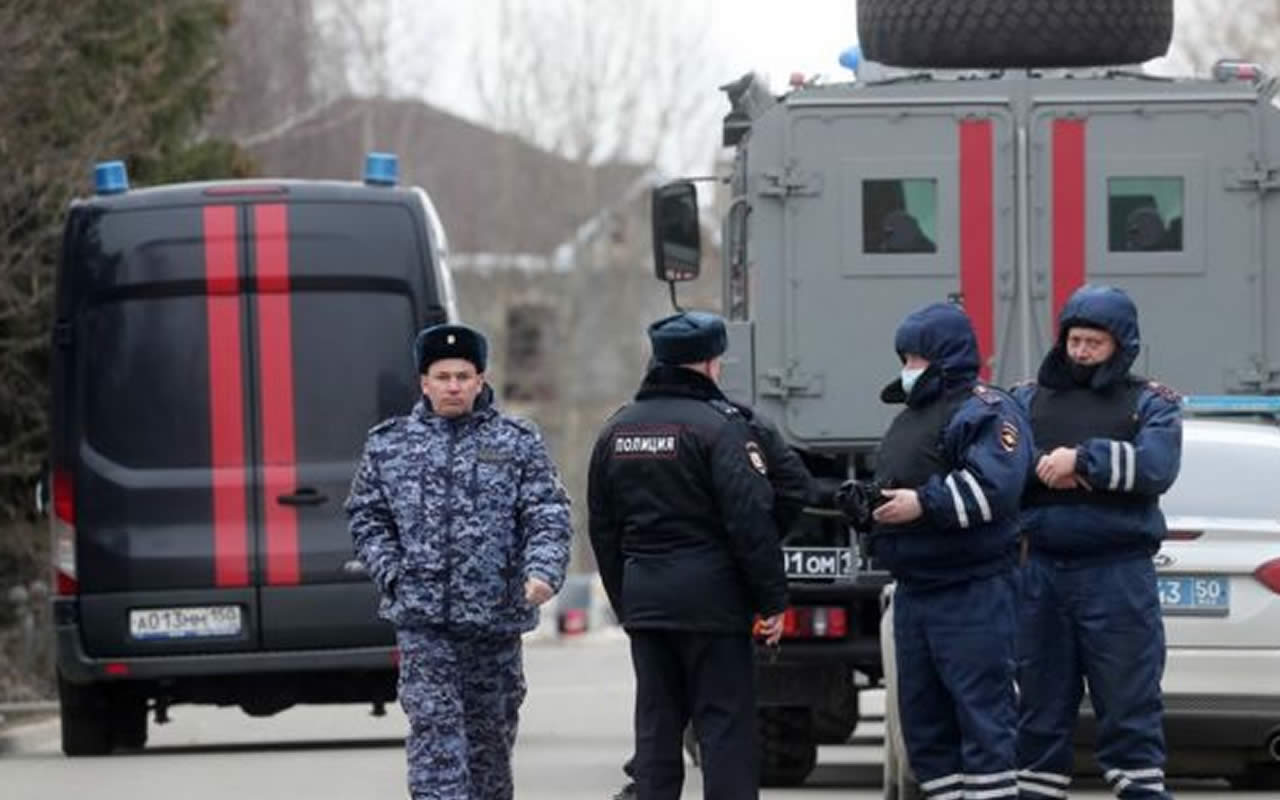 Mytishchi shooter. Police cordon of the village of Novye Veshki