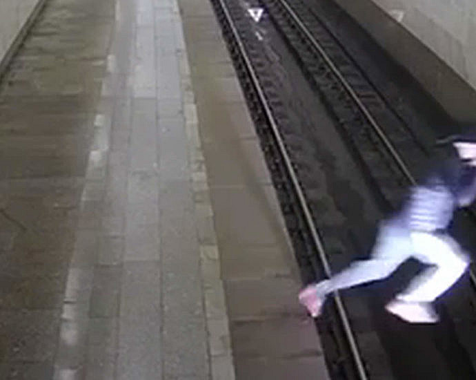 A man jumps under a subway train. Moscow