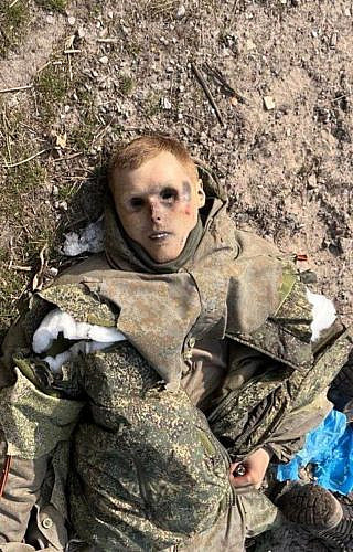 Birds pecked out the eyes of the corpse of a Russian soldier