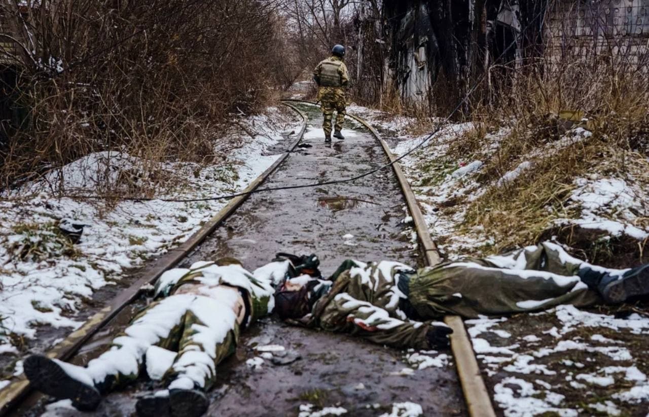 The corpses of Russian soldiers were covered with snow. Ukraine